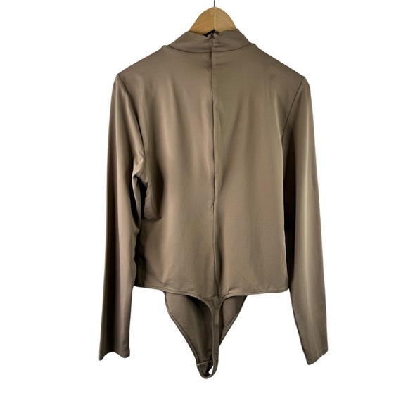 Aritzia Babaton Contour Mockneck Longsleeve Bodysuit in Clay Size 1x - Picture 7 of 15